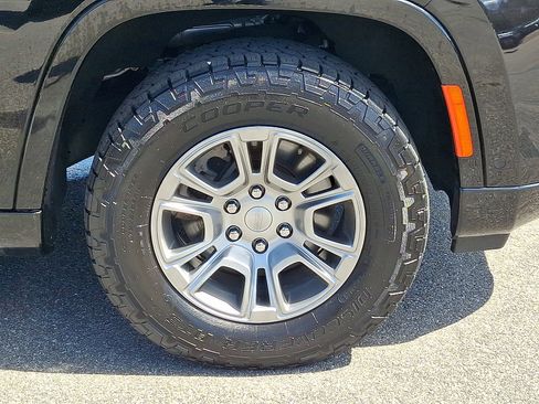 Certified 2023 Jeep Wagoneer 4WD image 8
