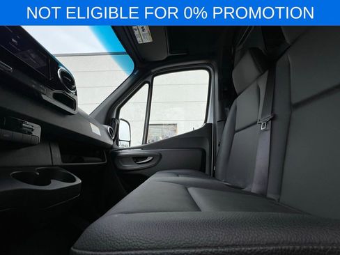 Used 2025 Mercedes-Benz Sprinter 2500 image 27
