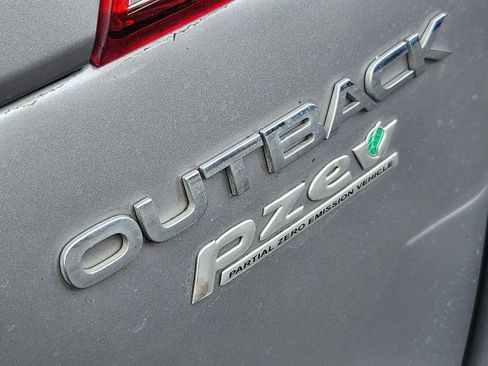 Used 2011 Subaru Outback 2.5i Limited w/ PWR Moonroof Pkg AWD/4WD image 14