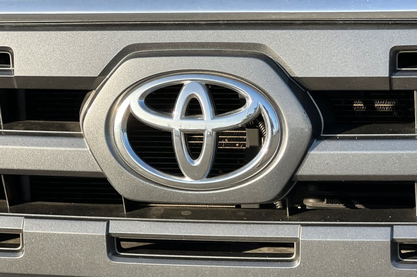 Used 2016 Toyota Tacoma Limited w/ Towing Package RWD image 16