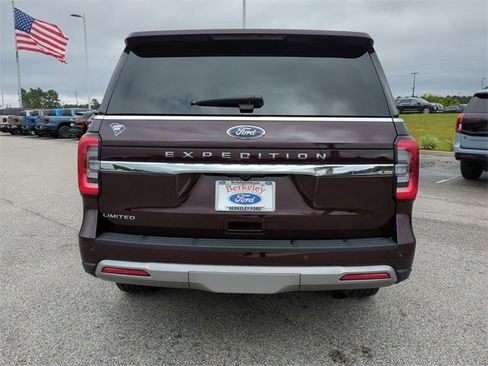 Used 2024 Ford Expedition Limited image 5