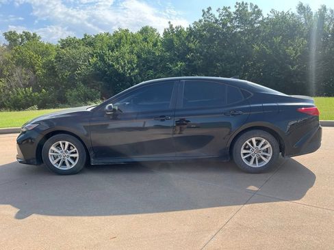 Used 2025 Toyota Camry LE w/ Convenience Package FWD image 2