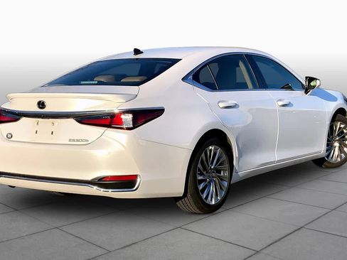 Used 2023 Lexus ES 300h w/ Luxury Package image 13