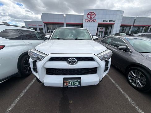 Used 2018 Toyota 4Runner SR5 AWD/4WD image 1