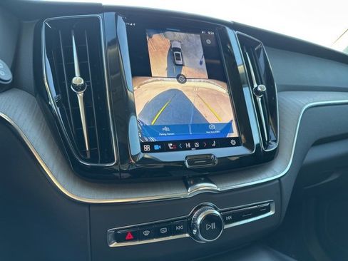 Certified 2025 Volvo XC60 B5 Plus image 24