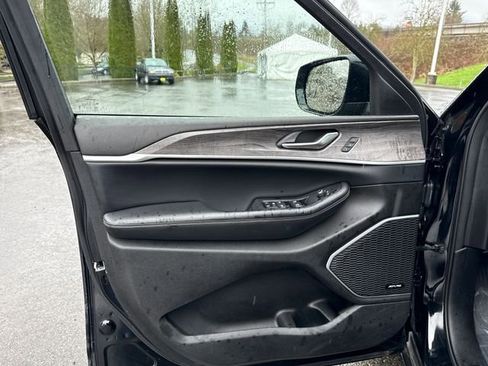 Used 2024 Jeep Grand Cherokee Limited 4xe image 22