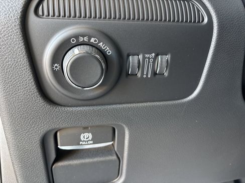 New 2026 Jeep Grand Wagoneer Summit image 16