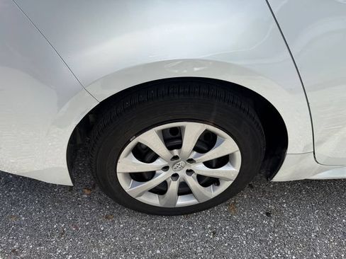 Used 2025 Toyota Corolla LE FWD image 13