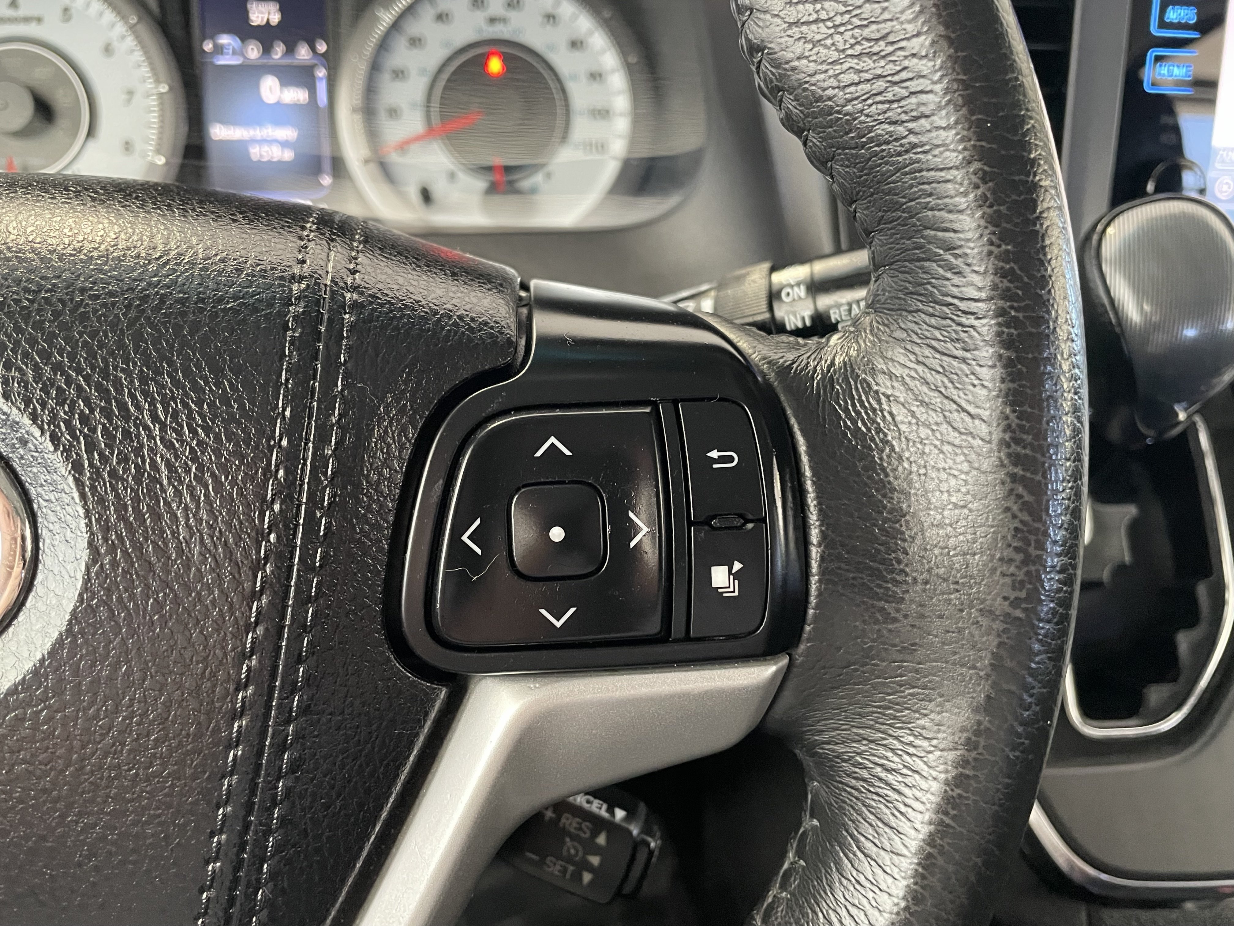 Used 2017 Toyota Sienna SE Premium FWD image 33