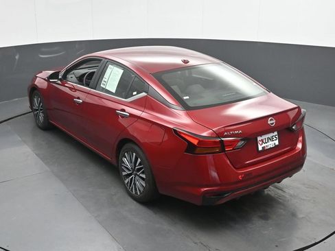 Used 2025 Nissan Altima 2.5 SV FWD image 38