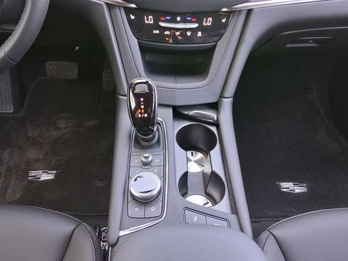 New 2026 Cadillac XT5 Luxury image 13