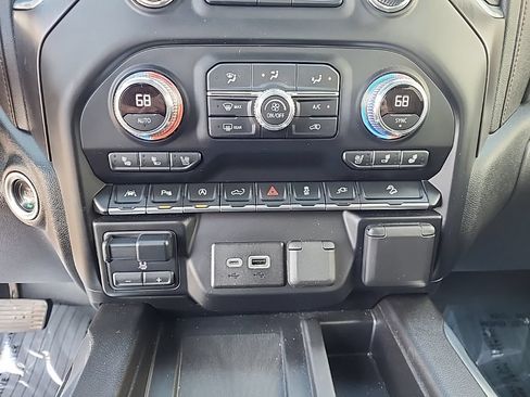 Used 2021 GMC Sierra 1500 AT4 w/ Technology Package AWD/4WD image 19