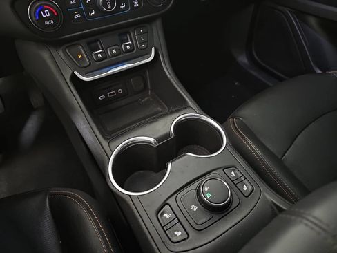 Used 2019 GMC Terrain SLT w/ Preferred Package FWD image 24