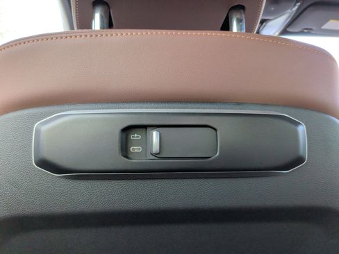 Used 2025 BMW X5 M60i w/ Climate Comfort Package image 36