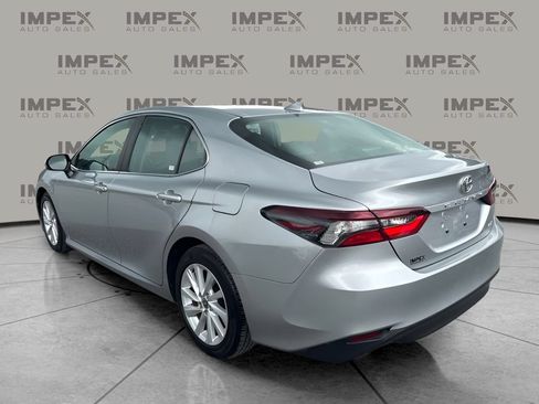 Used 2022 Toyota Camry LE FWD image 2