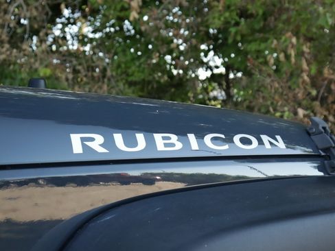 Used 2018 Jeep Wrangler Rubicon w/ Cold Weather Group image 38