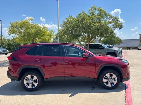 Used 2025 Toyota RAV4 XLE AWD/4WD image 4