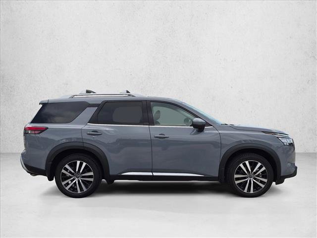 Used 2024 Nissan Pathfinder Platinum FWD image 4