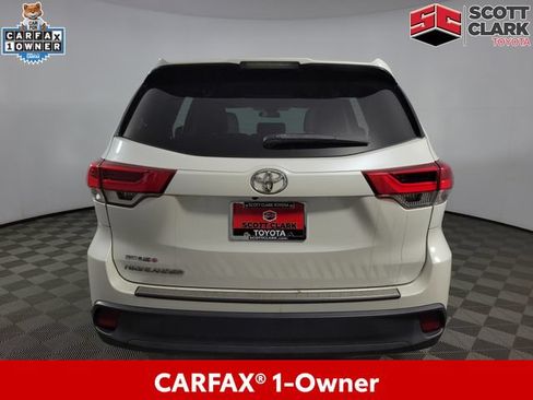Used 2017 Toyota Highlander LE FWD image 6