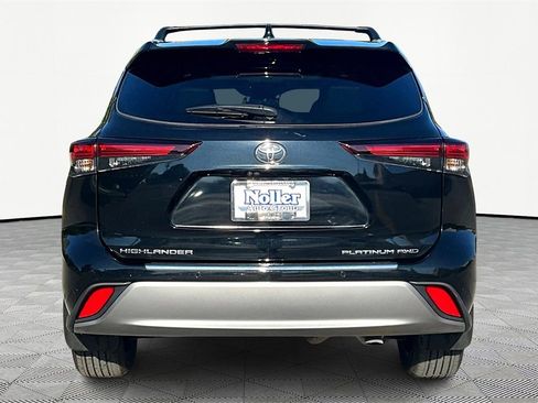 Used 2025 Toyota Highlander Platinum image 4