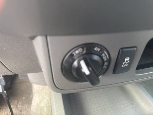 Used 2015 Nissan Frontier SV image 13