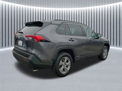 Used 2022 Toyota RAV4 XLE image 3