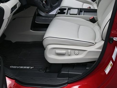 New 2026 Honda Odyssey Touring image 24