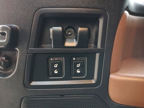 Used 2018 Toyota Sequoia Platinum w/ Preferred Accessory Package image 25