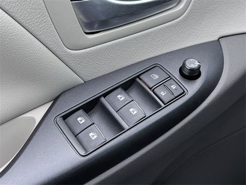 Certified 2020 Toyota Sienna LE image 33
