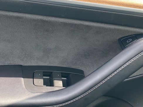 Used 2023 Tesla Model 3 Standard Range image 19