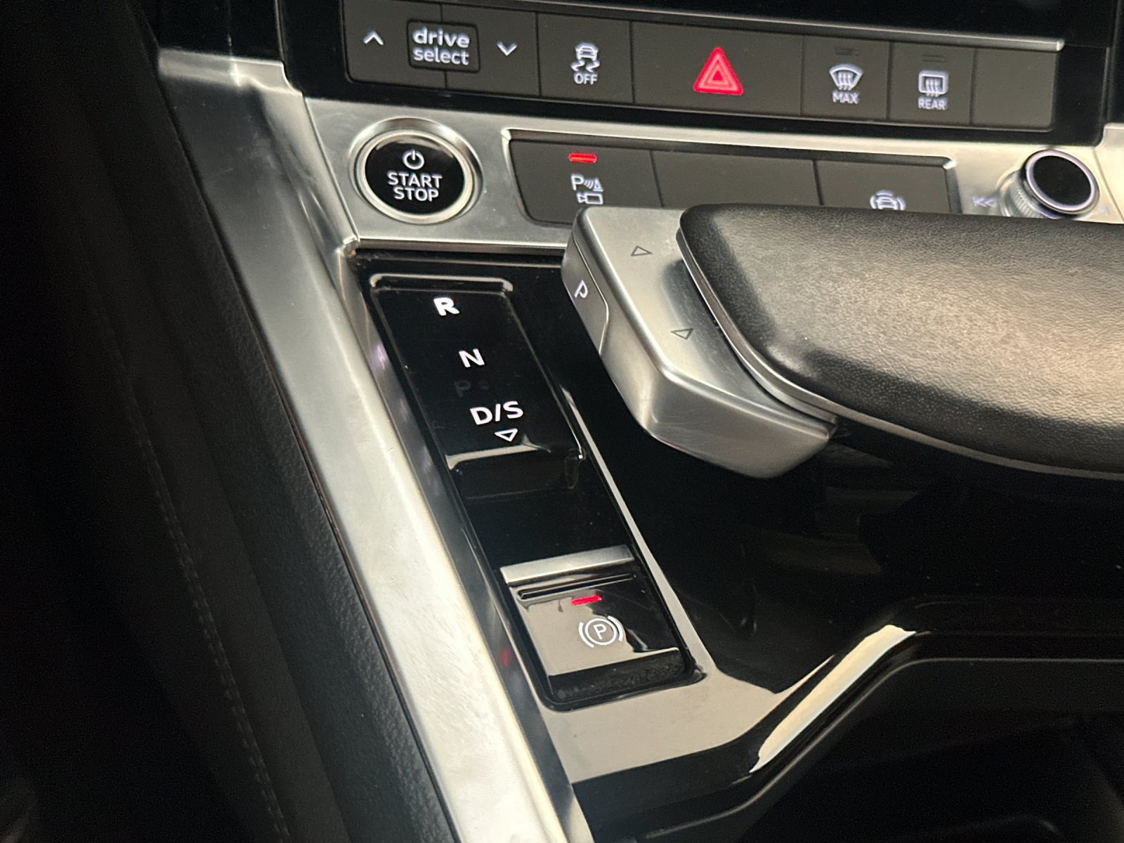 Used 2024 Audi Q8 e-tron Premium AWD/4WD image 21