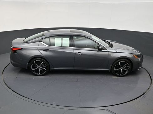 Used 2024 Nissan Altima 2.5 SR w/ SR Premium Package FWD image 18
