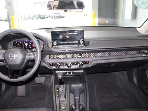 Used 2025 Honda Accord SE image 13