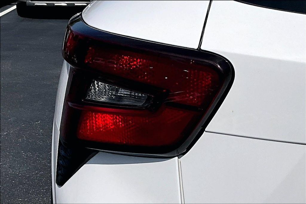Used 2025 Chevrolet Trax LT FWD image 22