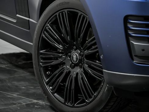 Used 2020 Land Rover Range Rover HSE image 3