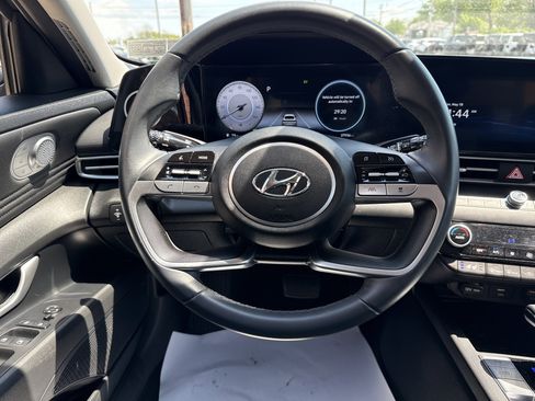 Certified 2023 Hyundai Elantra Limited FWD image 16