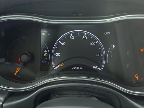 Used 2018 Jeep Grand Cherokee Altitude AWD/4WD image 13