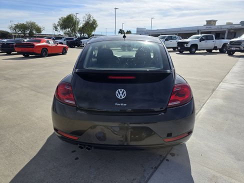 Used 2017 Volkswagen Beetle 1.8T S image 4