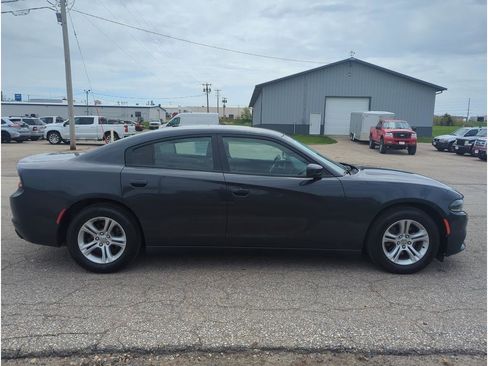 Used 2019 Dodge Charger SXT image 8