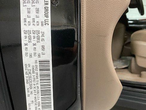 Used 2012 Chrysler Town & Country Touring image 27