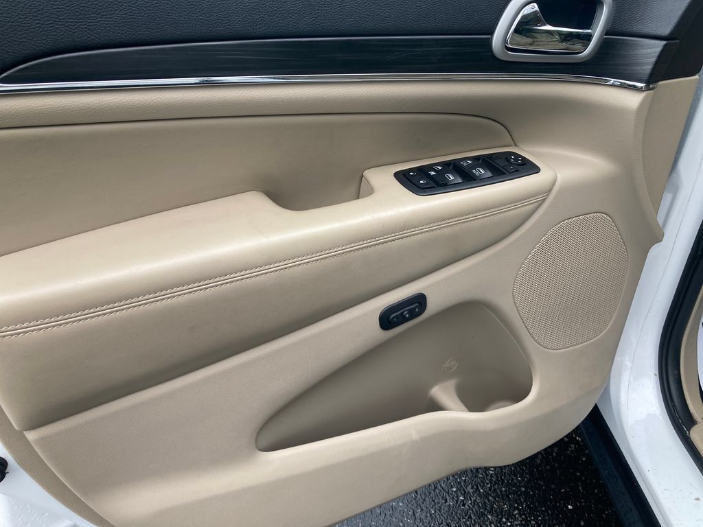 Used 2020 Jeep Grand Cherokee Limited AWD/4WD image 13