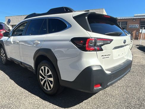 Used 2023 Subaru Outback Premium AWD/4WD image 4