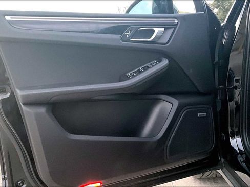 Used 2021 Porsche Macan image 44