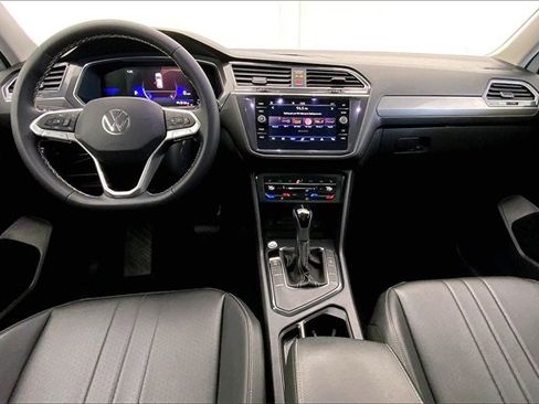Certified 2023 Volkswagen Tiguan SE w/ Panoramic Sunroof Package image 15
