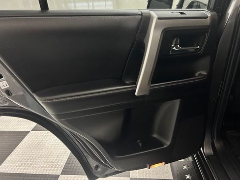 Used 2018 Toyota 4Runner SR5 AWD/4WD image 13