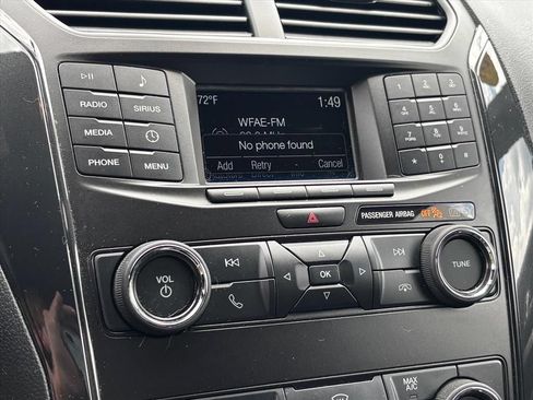 Used 2019 Ford Explorer XLT FWD image 5