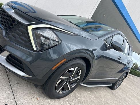 Used 2023 Kia Sportage LX FWD image 4