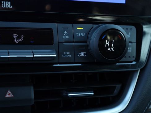 Used 2025 Toyota Grand Highlander FWD image 10