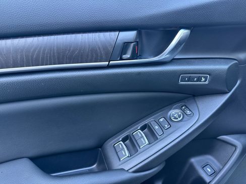 Used 2019 Honda Accord Touring image 11