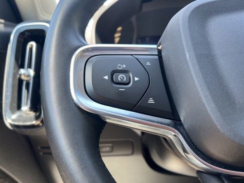 Certified 2023 Volvo XC40 B5 Plus w/ Protection Package Premier image 18